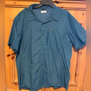 Columbia outdoor hiking/fishing shirt - size XL